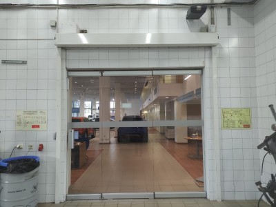 Противопожарная штора в автосалоне Спб Аксель Сити